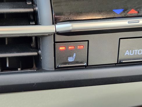 Used 2024 Toyota Sienna XLE w/ XLE Plus Package image 9