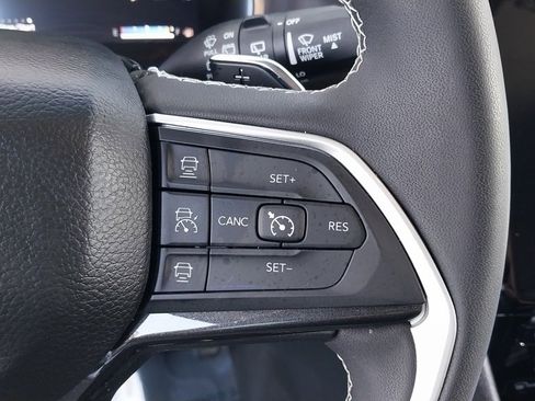 Certified 2023 Jeep Grand Cherokee Laredo image 21