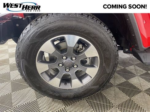 Used 2022 Jeep Wrangler Unlimited Sahara w/ Cold Weather Group AWD/4WD image 24