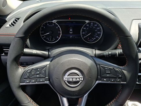 Used 2025 Nissan Sentra SR w/ Midnight Edition FWD image 18