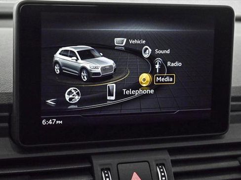 Used 2020 Audi Q5 Premium image 13