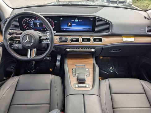 Used 2025 Mercedes-Benz GLS 450 4MATIC image 17