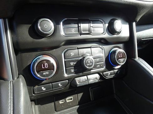 Used 2023 Chevrolet Suburban Z71 image 24