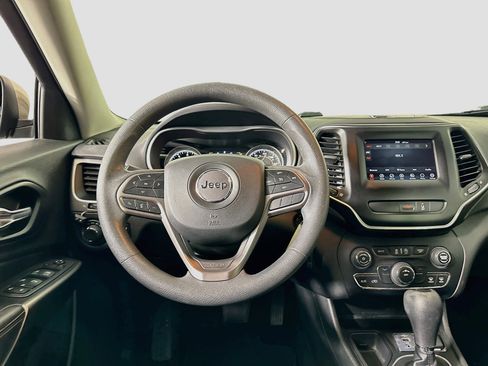 Used 2021 Jeep Cherokee Latitude FWD image 17
