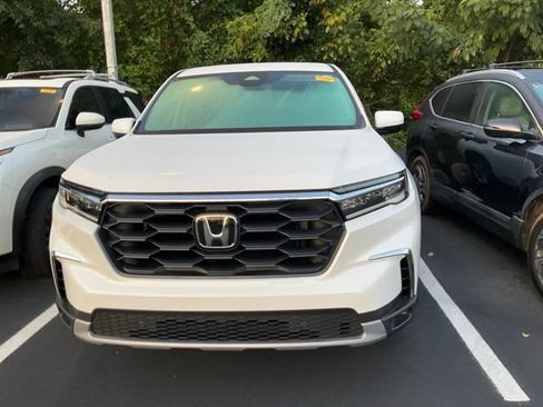 Used 2025 Honda Pilot EX-L image 12