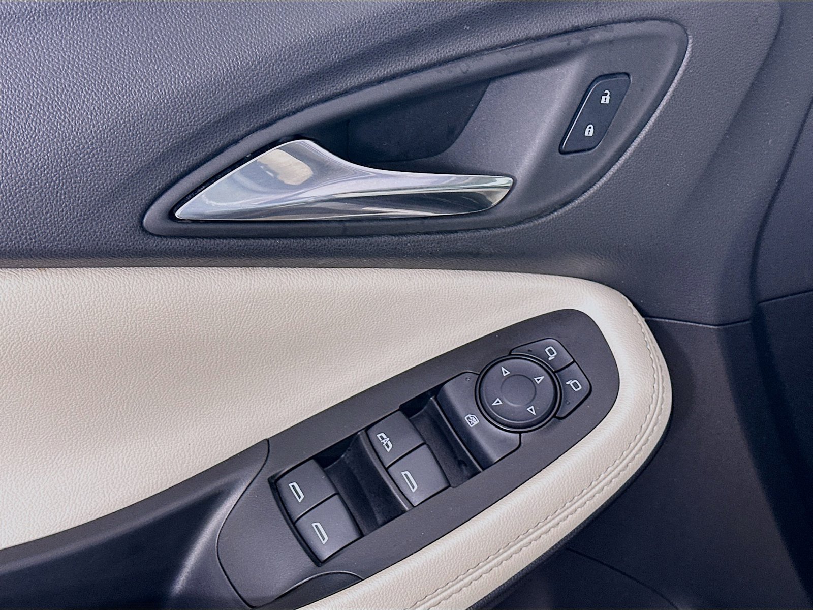 Used 2023 Buick Encore GX Preferred w/ Cold Weather Comfort Package FWD image 16