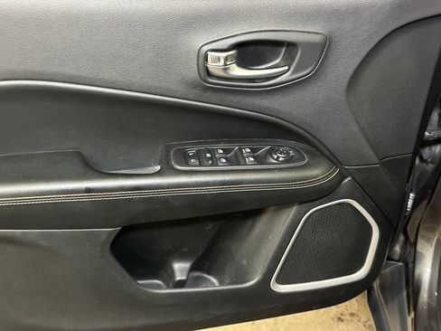 Used 2019 Jeep Compass Latitude w/ Popular Equipment Group AWD/4WD image 18