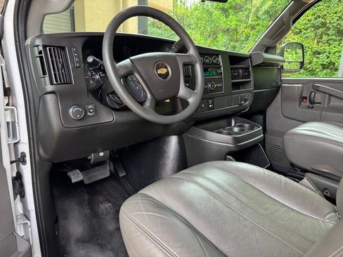 Used 2017 Chevrolet Express 2500 RWD image 26