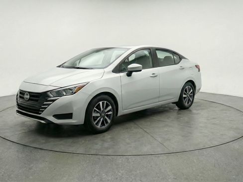 Used 2025 Nissan Versa SV image 3