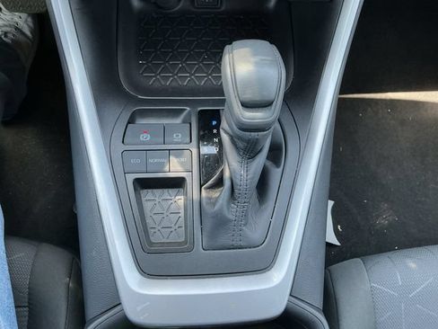 Used 2025 Toyota RAV4 XLE FWD image 18