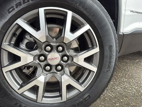 Used 2023 GMC Acadia SLE FWD image 9