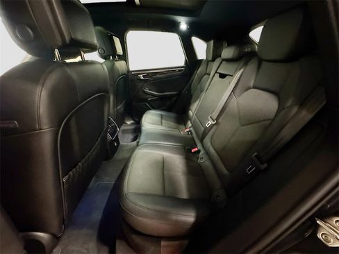 Used 2022 Porsche Macan image 29