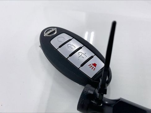 Used 2024 Nissan Titan PRO-4X w/ Pro-4x Convenience Package AWD/4WD image 13