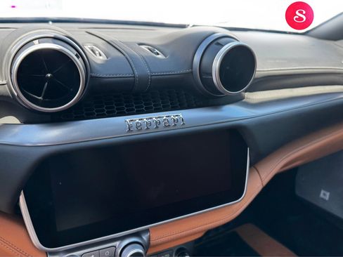 Used 2019 Ferrari Portofino RWD image 14