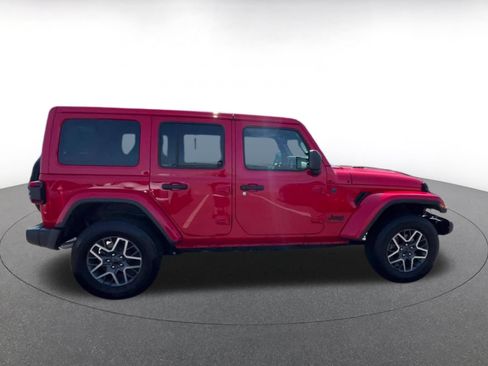 Used 2025 Jeep Wrangler Unlimited Sahara AWD/4WD image 15