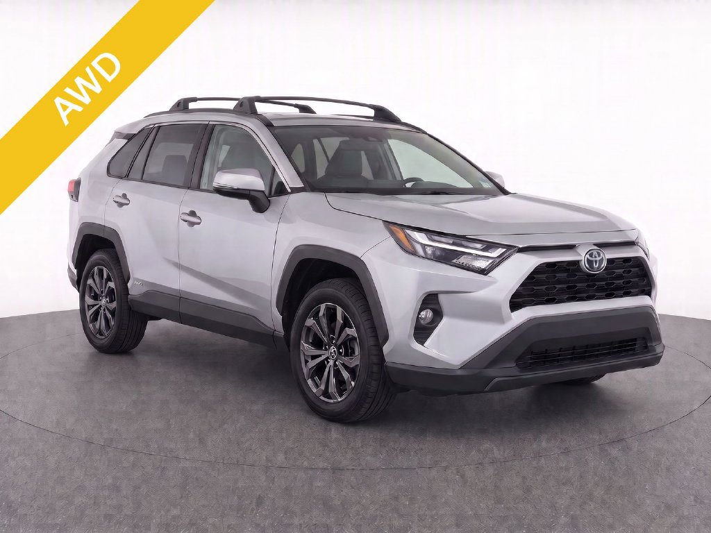 Used 2022 Toyota RAV4 XLE Premium AWD/4WD image 2