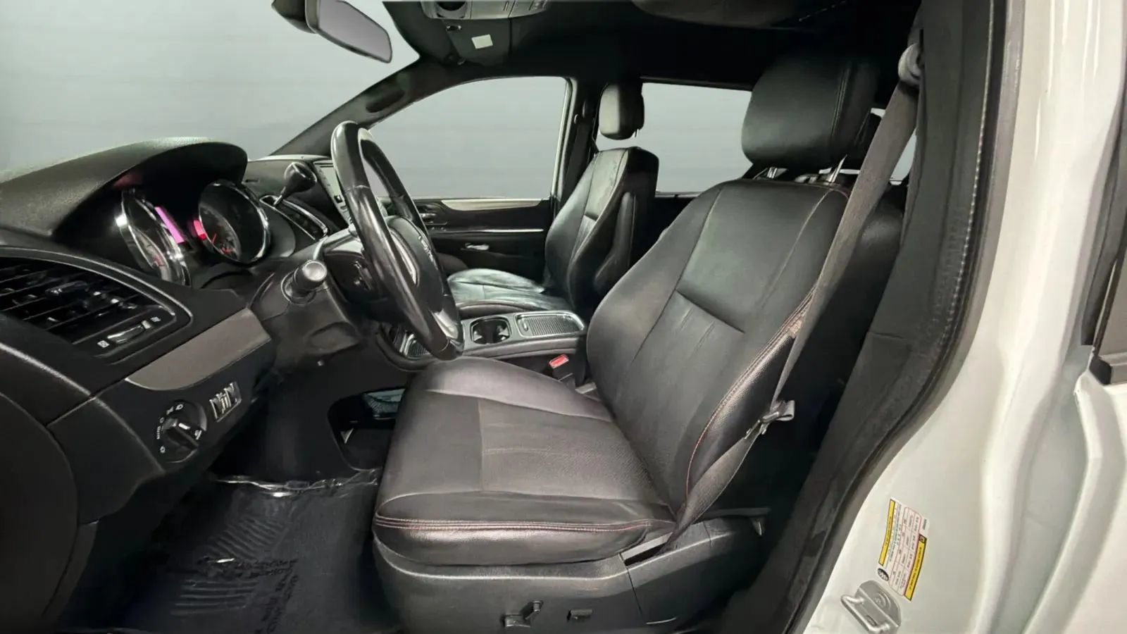 Used 2019 Dodge Grand Caravan GT FWD image 19