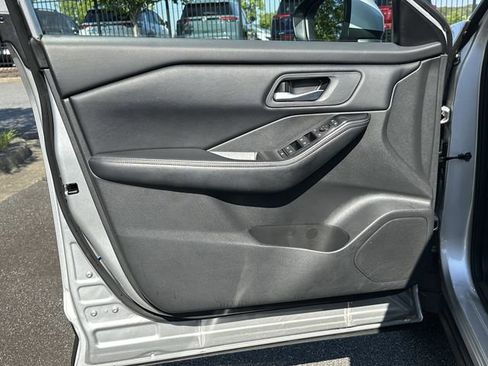 Certified 2025 Nissan Rogue SV FWD image 12