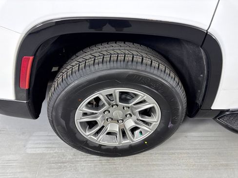 Used 2023 Jeep Wagoneer 2WD image 10