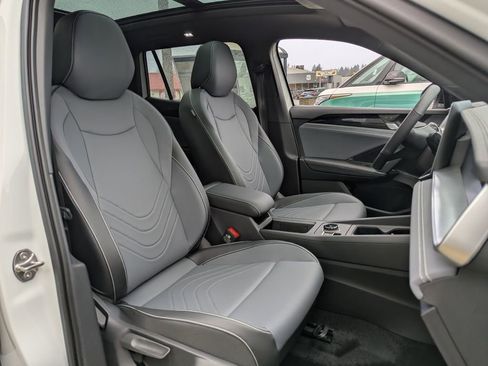 New 2026 Volkswagen Tiguan SE R-Line AWD/4WD image 34