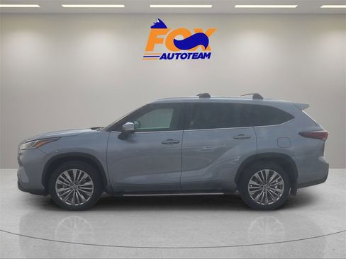 Used 2024 Toyota Highlander Platinum image 2