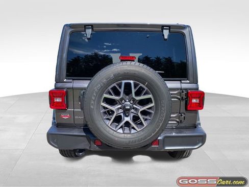 New 2026 Jeep Wrangler Unlimited Sahara AWD/4WD image 4