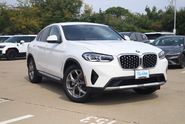 Used 2023 BMW X4 xDrive30i w/ Premium Package AWD/4WD image 3
