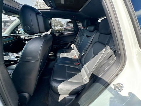 Used 2020 Porsche Macan S image 26
