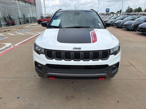 Used 2025 Jeep Compass Trailhawk AWD/4WD image 8