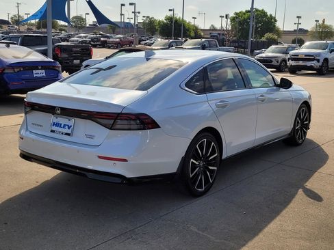 Used 2023 Honda Accord Touring image 4