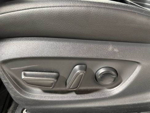 Used 2018 Toyota Camry SE FWD image 26