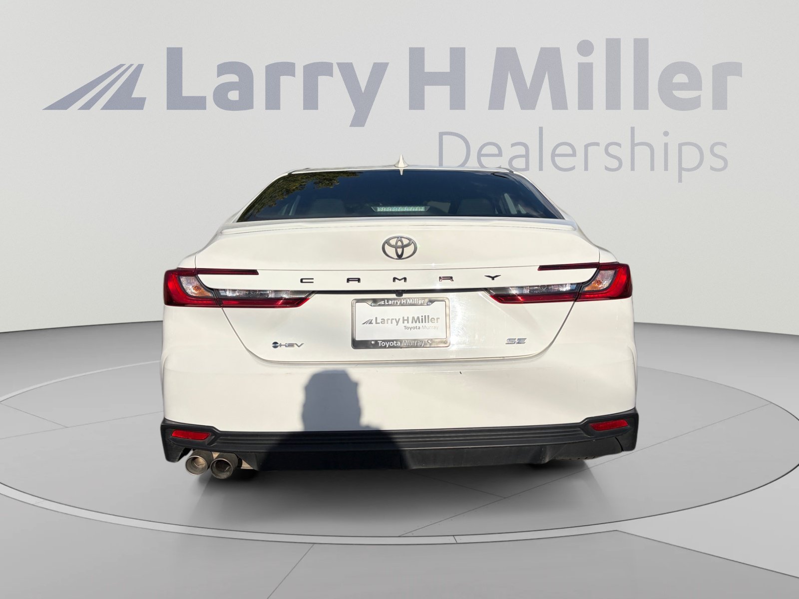 Used 2025 Toyota Camry SE FWD image 4