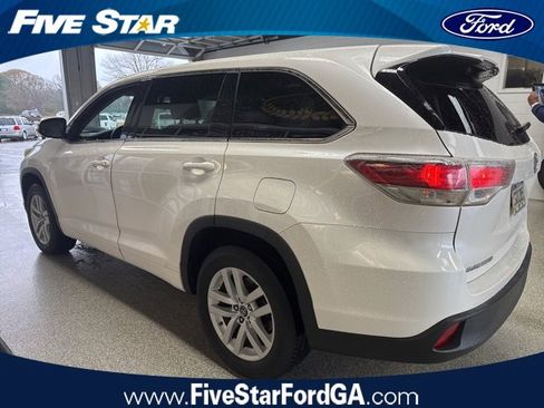 Used 2016 Toyota Highlander LE image 3