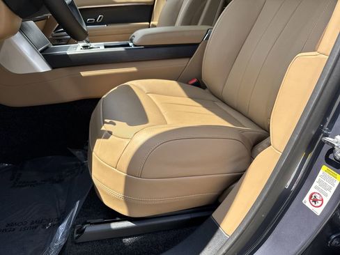 New 2025 Land Rover Range Rover SE AWD/4WD image 17