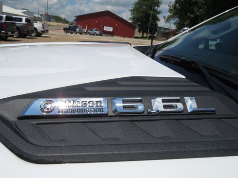 Used 2024 Chevrolet Silverado 2500 LTZ w/ LTZ Plus Package AWD/4WD image 4