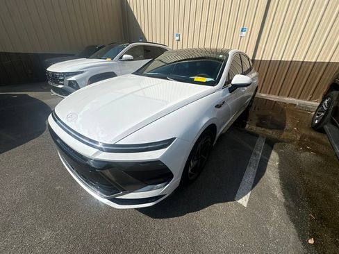 Used 2025 Hyundai Sonata SEL FWD image 3