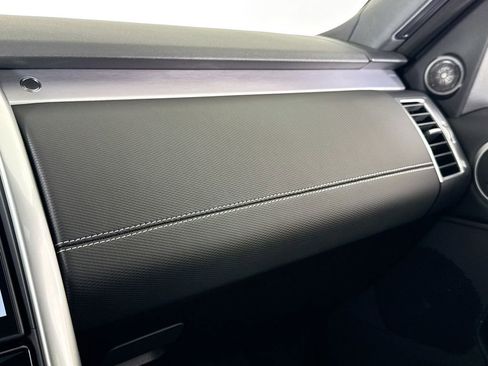 Used 2025 Land Rover Discovery Dynamic SE AWD/4WD image 22