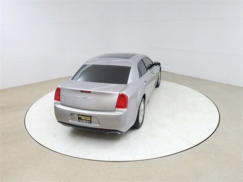 Used 2018 Chrysler 300 Limited image 18