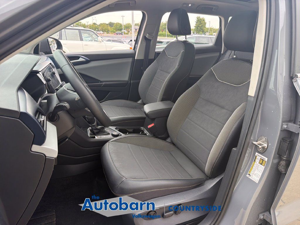 Certified 2023 Volkswagen Taos SE w/ Panoramic Sunroof Package AWD/4WD image 7