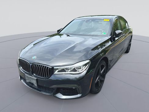 Used 2019 BMW 750i xDrive w/ Executive Package AWD/4WD image 5