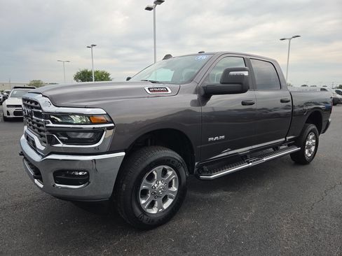 Used 2025 RAM 2500 Big Horn AWD/4WD image 3