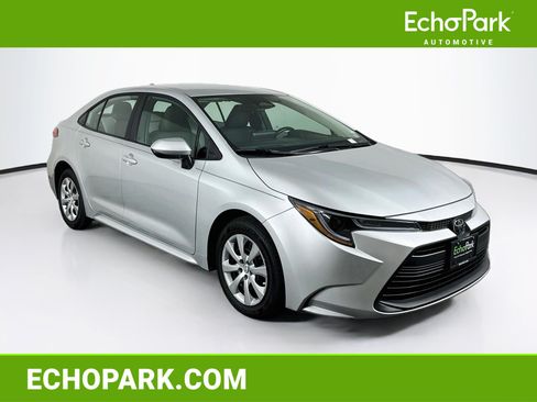 Used 2025 Toyota Corolla LE FWD image 1