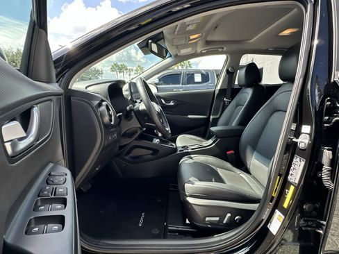 Used 2022 Hyundai Kona Limited image 2