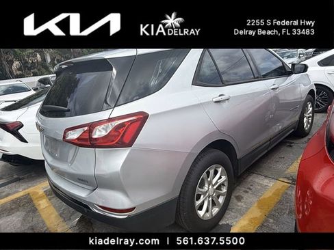 Used 2018 Chevrolet Equinox LS FWD image 2