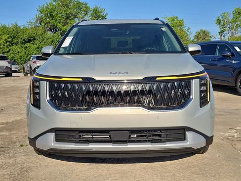 New 2026 Kia Carnival EX FWD image 3