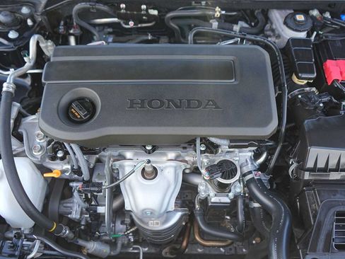Used 2025 Honda Civic Sport image 9