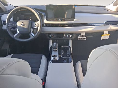 New 2026 Mitsubishi Outlander SE FWD image 10