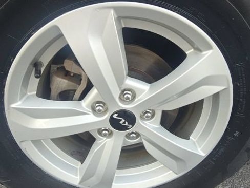 Used 2022 Kia Sorento LX FWD image 7