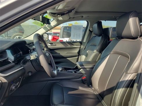 Used 2023 Jeep Grand Cherokee 4WD 4xe w/ Luxury Tech Group II image 16