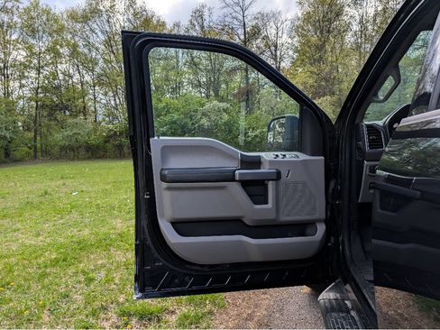 Used 2019 Ford F150 XLT AWD/4WD image 9